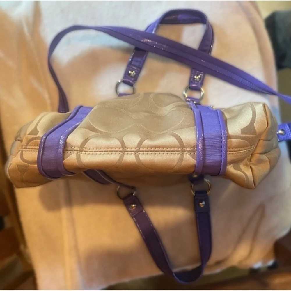 💜Certified Authentic💜 Coach Poppy Daisy Signature Tote Purple / Khaki EUC